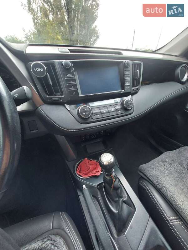 Внедорожник / Кроссовер Toyota RAV4 2016 в Ровно