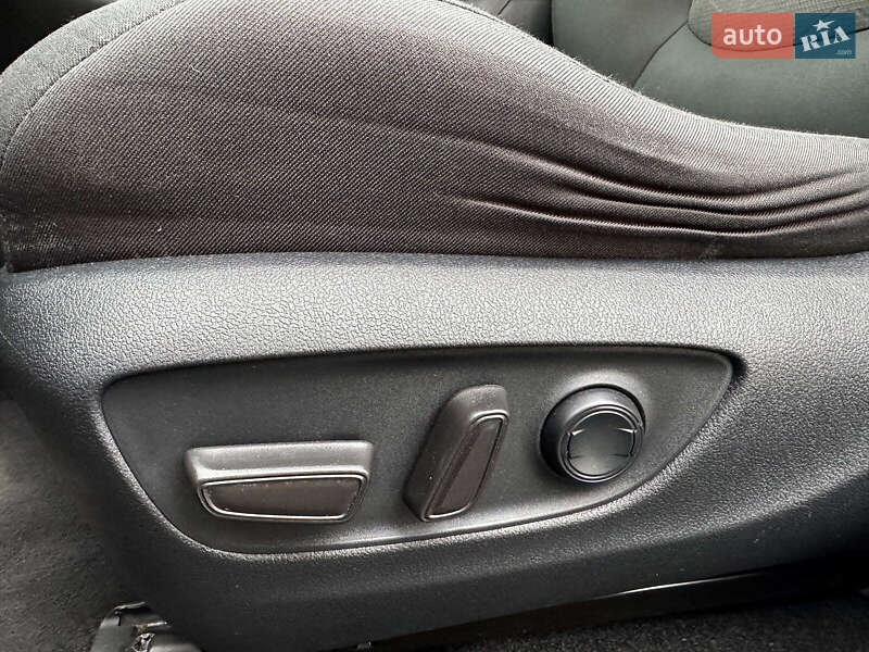 Внедорожник / Кроссовер Toyota RAV4 2019 в Киеве фото 16 Внедорожник / Кроссовер Toyota RAV4 2019 в Киеве