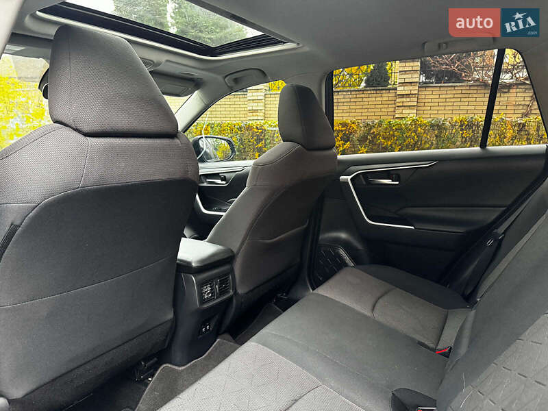 Внедорожник / Кроссовер Toyota RAV4 2019 в Киеве фото 30 Внедорожник / Кроссовер Toyota RAV4 2019 в Киеве