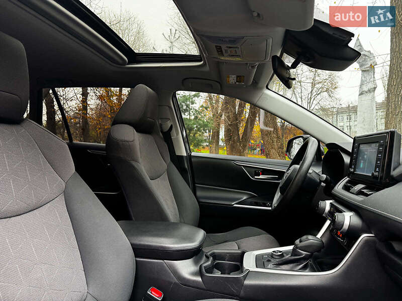 Внедорожник / Кроссовер Toyota RAV4 2019 в Киеве фото 38 Внедорожник / Кроссовер Toyota RAV4 2019 в Киеве