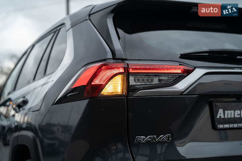 Внедорожник / Кроссовер Toyota RAV4 2019 в Черновцах