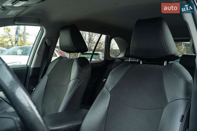 Внедорожник / Кроссовер Toyota RAV4 2019 в Черновцах