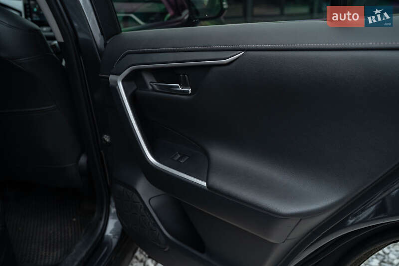 Внедорожник / Кроссовер Toyota RAV4 2019 в Черновцах