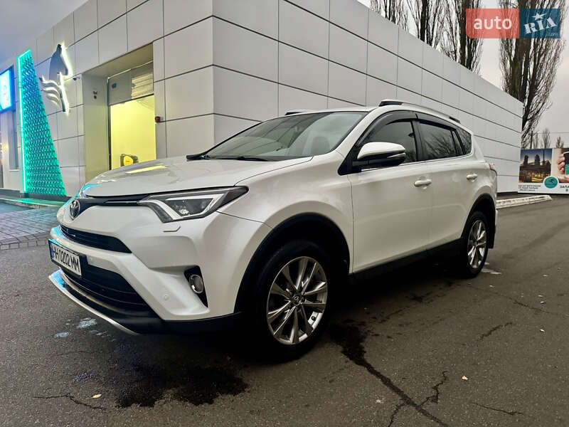 Внедорожник / Кроссовер Toyota RAV4 2015 в Киеве