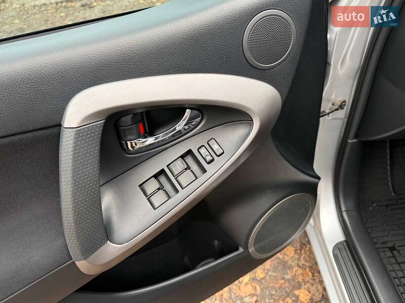 Внедорожник / Кроссовер Toyota RAV4 2008 в Харькове