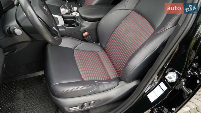 Позашляховик / Кросовер Toyota RAV4 2020 в Львові