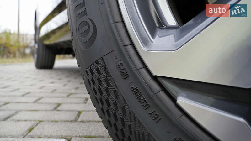 Позашляховик / Кросовер Toyota RAV4 2020 в Львові