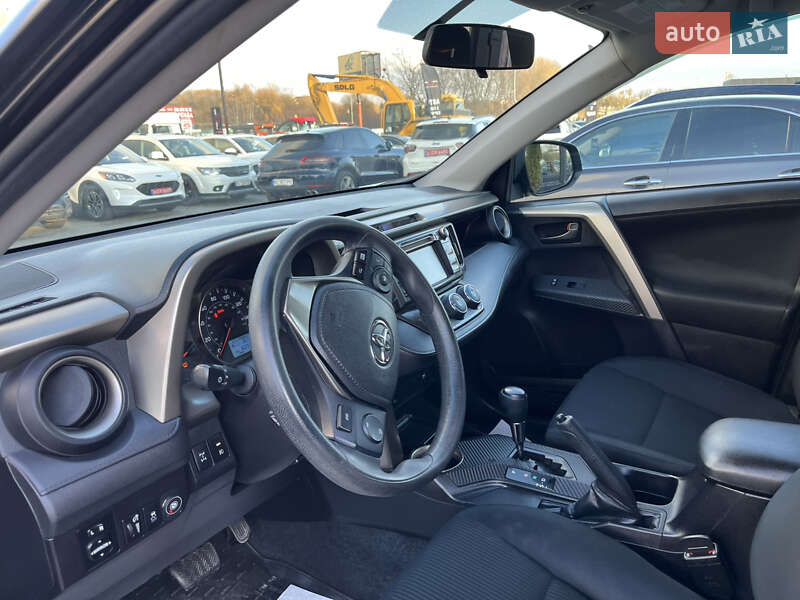 Позашляховик / Кросовер Toyota RAV4 2015 в Львові