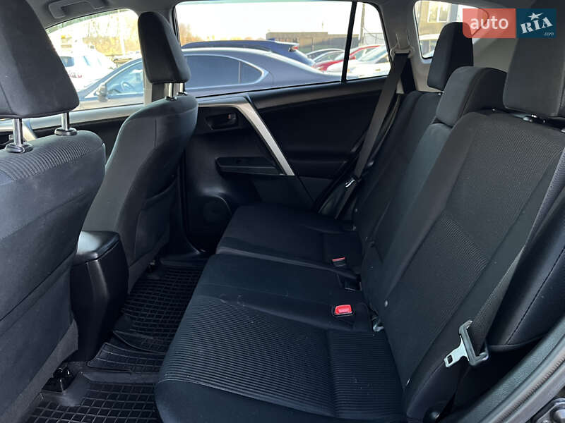 Позашляховик / Кросовер Toyota RAV4 2015 в Львові