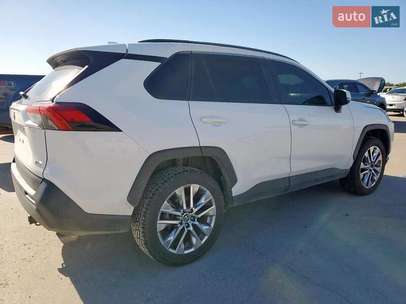 Внедорожник / Кроссовер Toyota RAV4 2019 в Черновцах