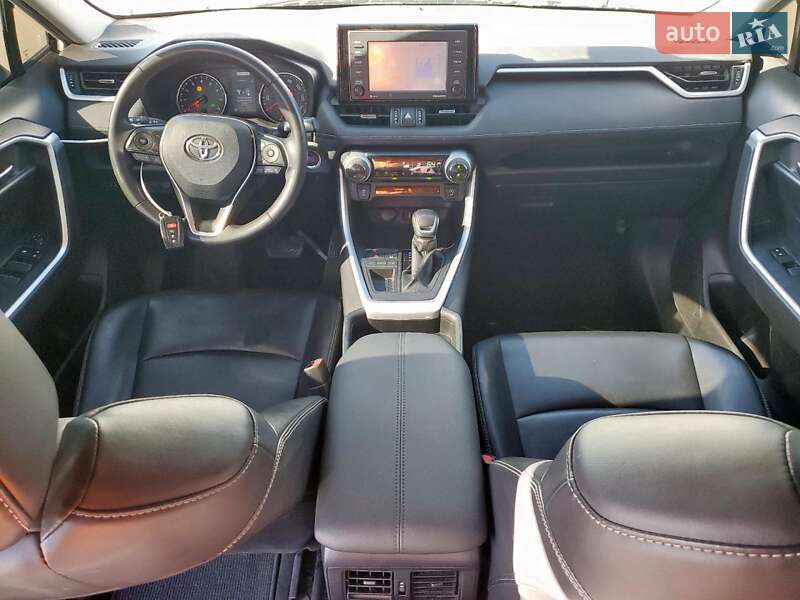 Внедорожник / Кроссовер Toyota RAV4 2019 в Черновцах