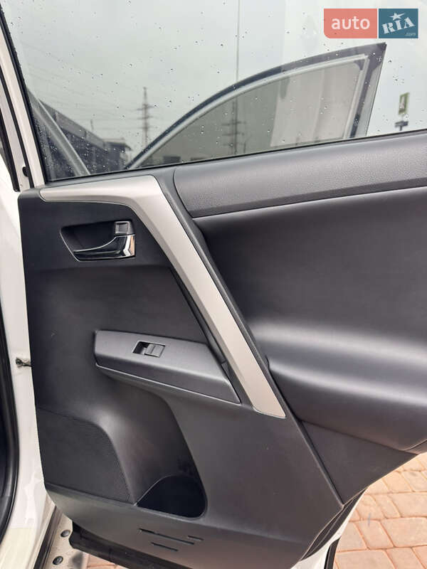 Позашляховик / Кросовер Toyota RAV4 2018 в Кривому Розі