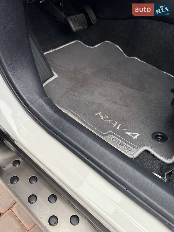 Позашляховик / Кросовер Toyota RAV4 2018 в Кривому Розі