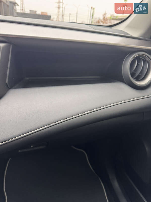 Позашляховик / Кросовер Toyota RAV4 2018 в Кривому Розі