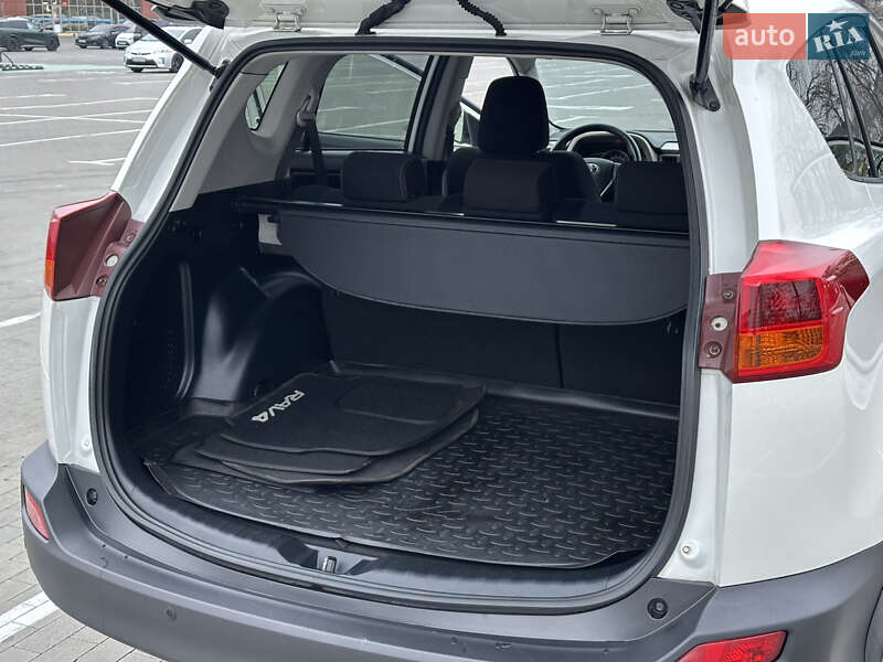 Позашляховик / Кросовер Toyota RAV4 2015 в Одесі