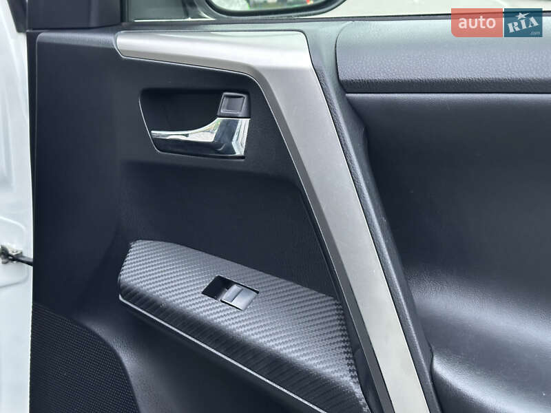 Позашляховик / Кросовер Toyota RAV4 2015 в Одесі