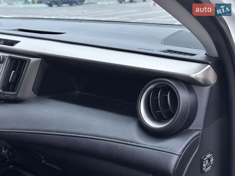 Позашляховик / Кросовер Toyota RAV4 2015 в Одесі