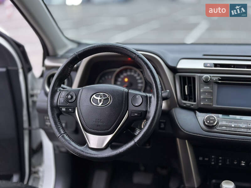 Позашляховик / Кросовер Toyota RAV4 2015 в Одесі