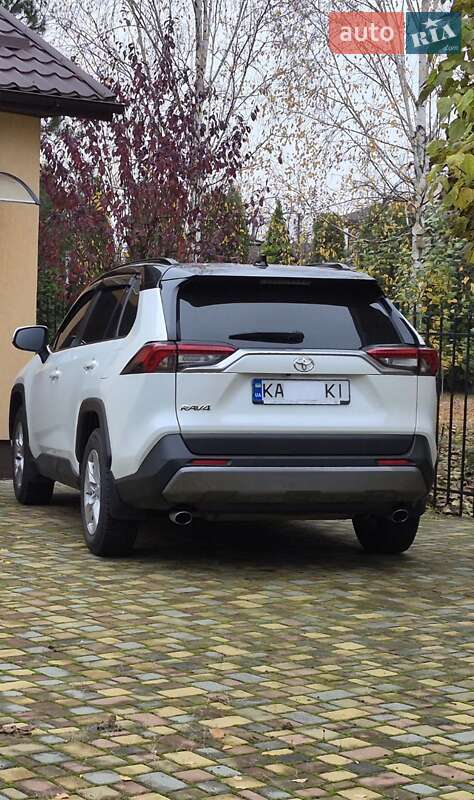 Позашляховик / Кросовер Toyota RAV4 2021 в Києві