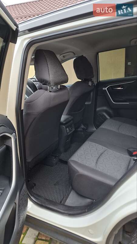 Позашляховик / Кросовер Toyota RAV4 2021 в Києві