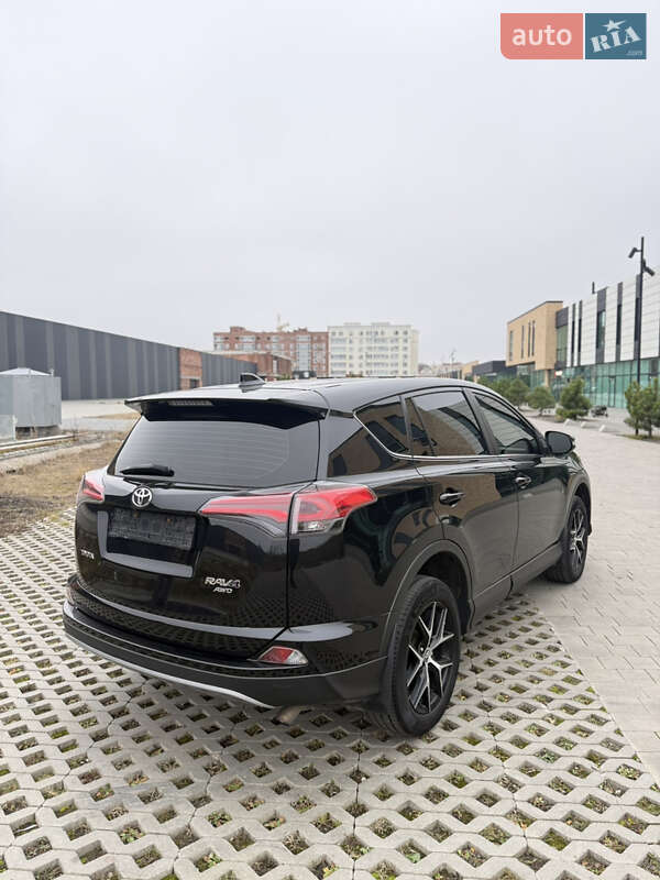 Внедорожник / Кроссовер Toyota RAV4 2017 в Хмельницком