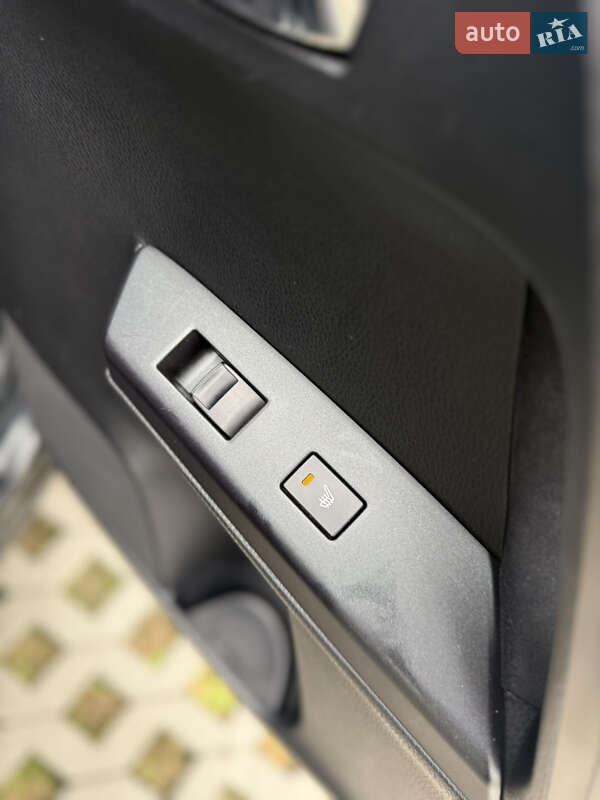 Внедорожник / Кроссовер Toyota RAV4 2017 в Хмельницком