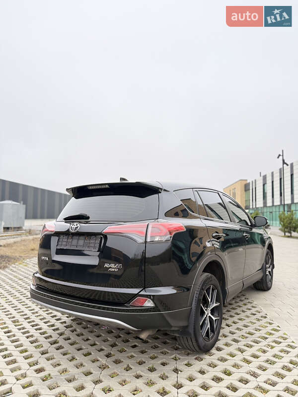 Внедорожник / Кроссовер Toyota RAV4 2017 в Хмельницком