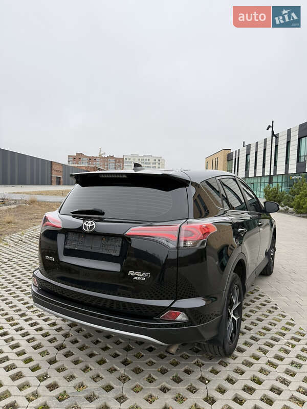 Внедорожник / Кроссовер Toyota RAV4 2017 в Хмельницком