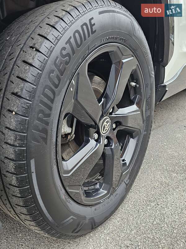 Внедорожник / Кроссовер Toyota RAV4 2019 в Киеве