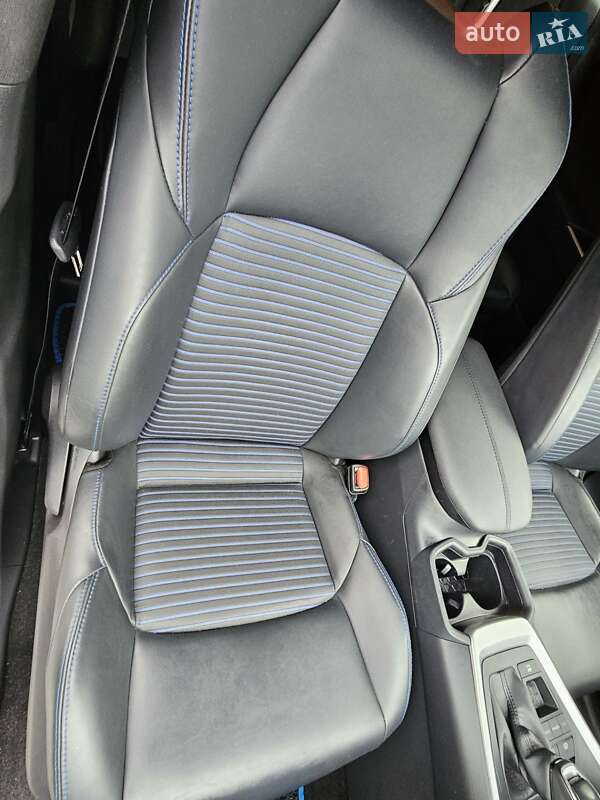 Внедорожник / Кроссовер Toyota RAV4 2019 в Киеве