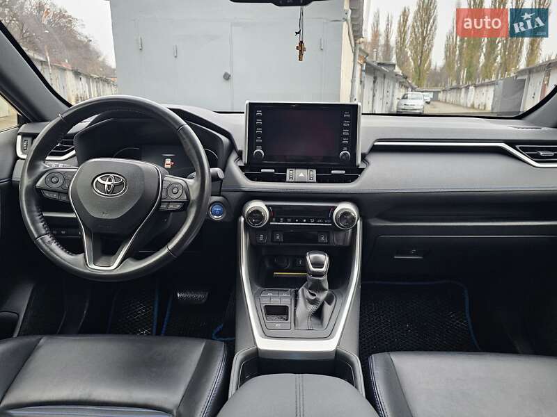 Внедорожник / Кроссовер Toyota RAV4 2019 в Киеве