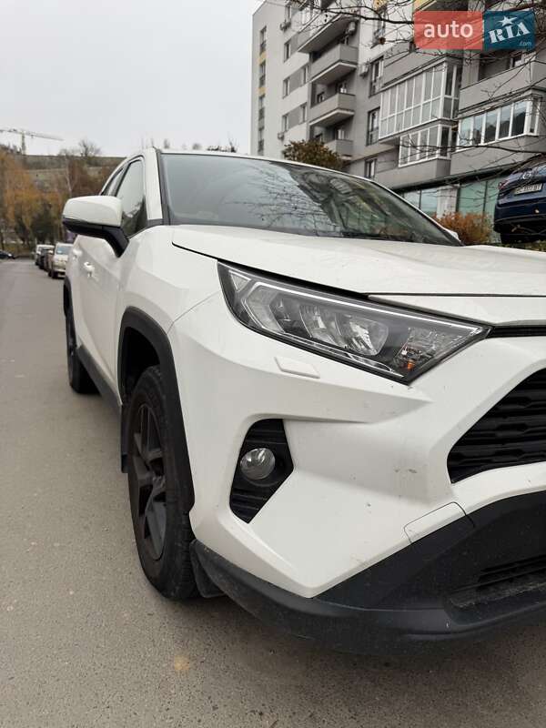 Позашляховик / Кросовер Toyota RAV4 2020 в Львові