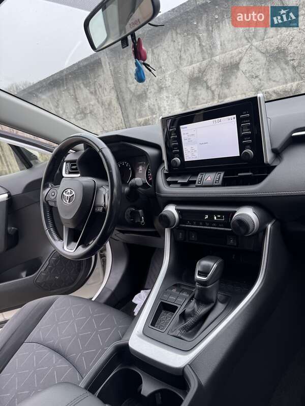 Позашляховик / Кросовер Toyota RAV4 2020 в Львові