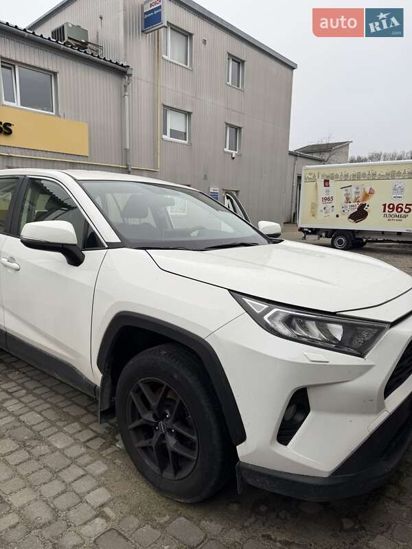 Позашляховик / Кросовер Toyota RAV4 2020 в Львові