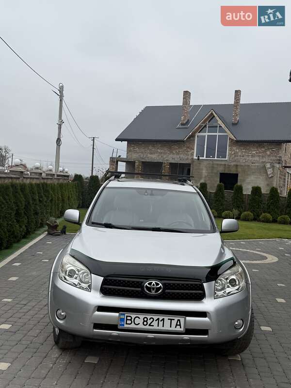 Внедорожник / Кроссовер Toyota RAV4 2007 в Жовкве