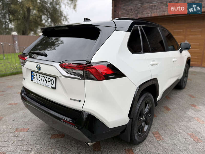 Внедорожник / Кроссовер Toyota RAV4 2021 в Киеве