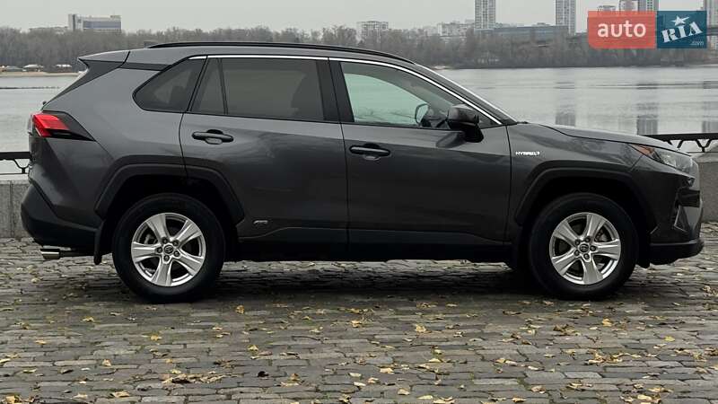 Внедорожник / Кроссовер Toyota RAV4 2021 в Киеве