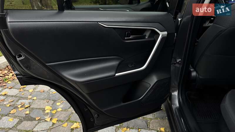 Внедорожник / Кроссовер Toyota RAV4 2021 в Киеве
