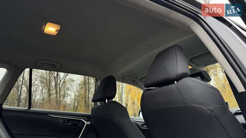 Внедорожник / Кроссовер Toyota RAV4 2021 в Киеве
