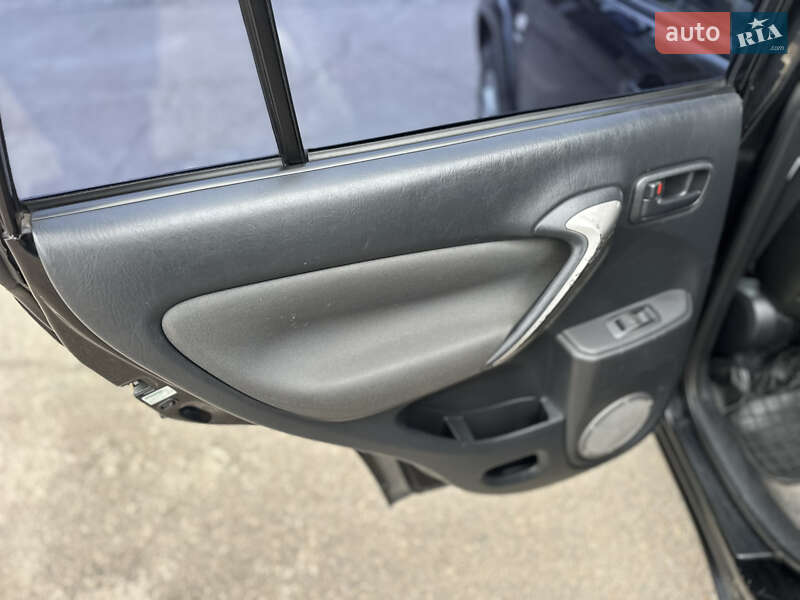 Внедорожник / Кроссовер Toyota RAV4 2005 в Киеве