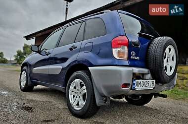 Внедорожник / Кроссовер Toyota RAV4 2003 в Бердичеве