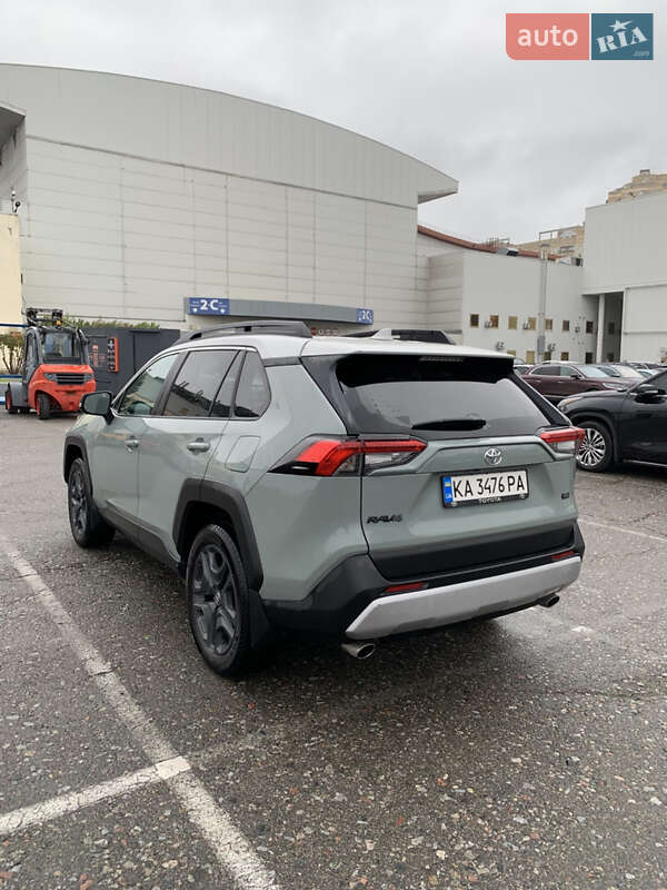 Внедорожник / Кроссовер Toyota RAV4 2022 в Киеве