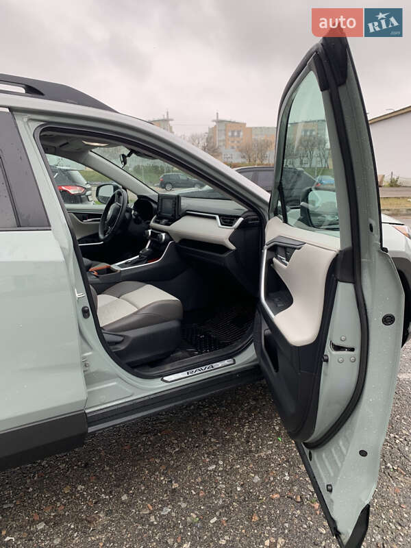Внедорожник / Кроссовер Toyota RAV4 2022 в Киеве