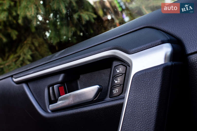 Внедорожник / Кроссовер Toyota RAV4 2025 в Львове