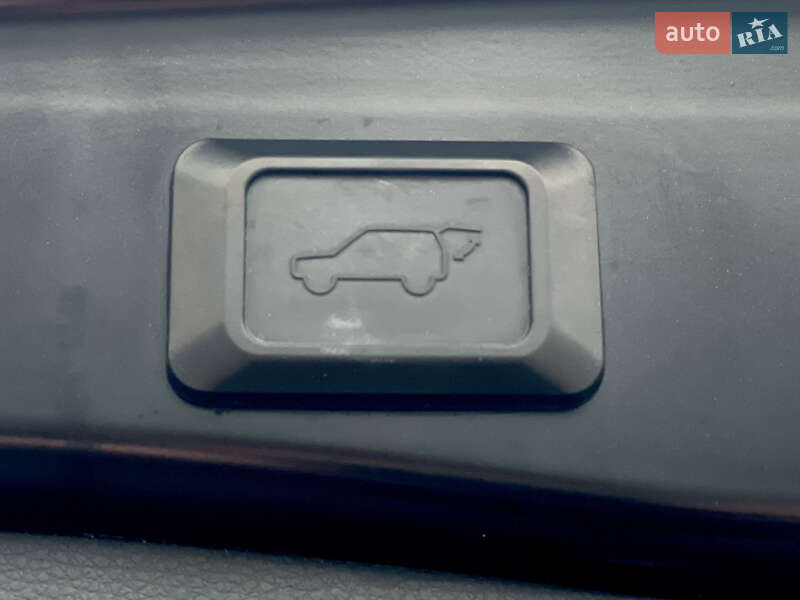 Внедорожник / Кроссовер Toyota RAV4 2019 в Киеве