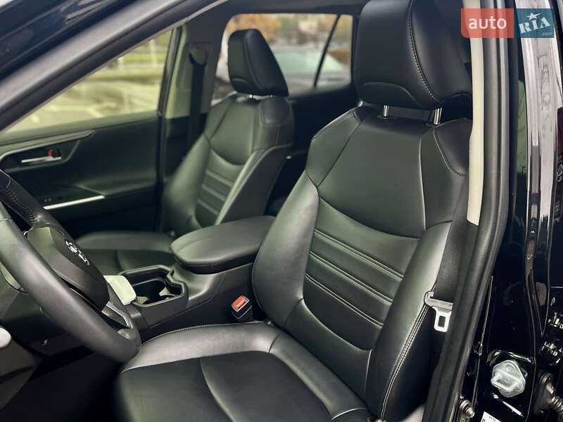 Внедорожник / Кроссовер Toyota RAV4 2019 в Киеве