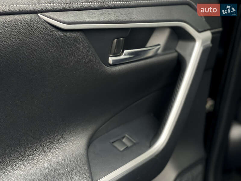 Внедорожник / Кроссовер Toyota RAV4 2019 в Киеве