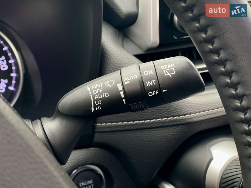 Внедорожник / Кроссовер Toyota RAV4 2019 в Киеве