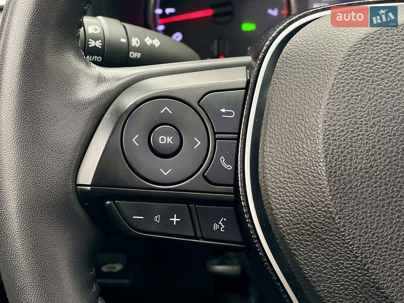 Внедорожник / Кроссовер Toyota RAV4 2019 в Киеве