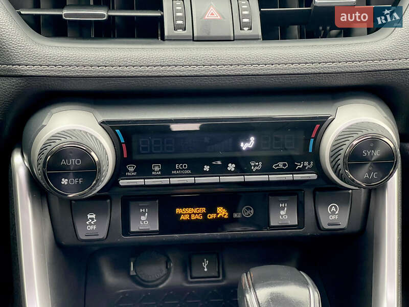 Внедорожник / Кроссовер Toyota RAV4 2019 в Киеве